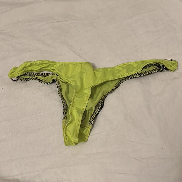 Green Thong O/S Excite - Picture 2 of 3
